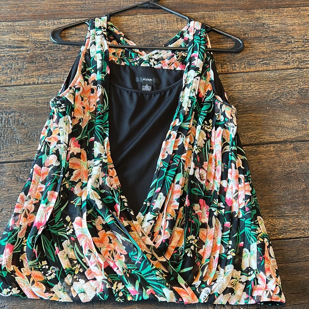 Alfani floral top size 4